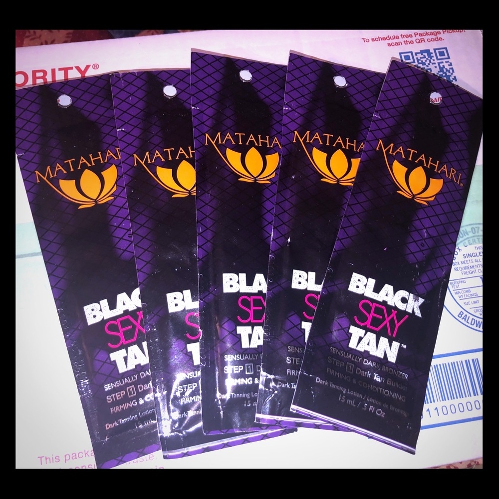 5 Black Sexy Tan Tanning Lotion Packets.